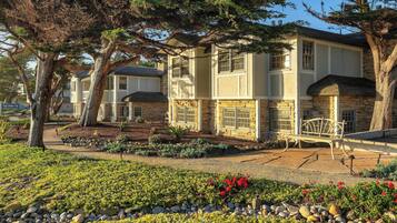 ห้องสวีท, เตียงคิงไซส์ 1 เตียง, เตาผิง, วิวสวน | บริเวณภายนอก