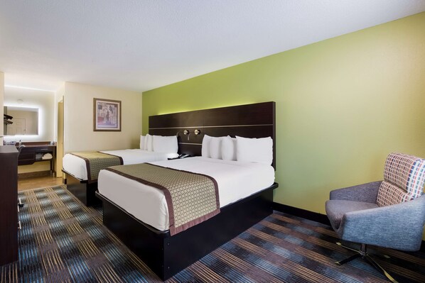 Desk, laptop workspace, iron/ironing board, free WiFi - SureStay Hotel by Best Western Manning (Manning)