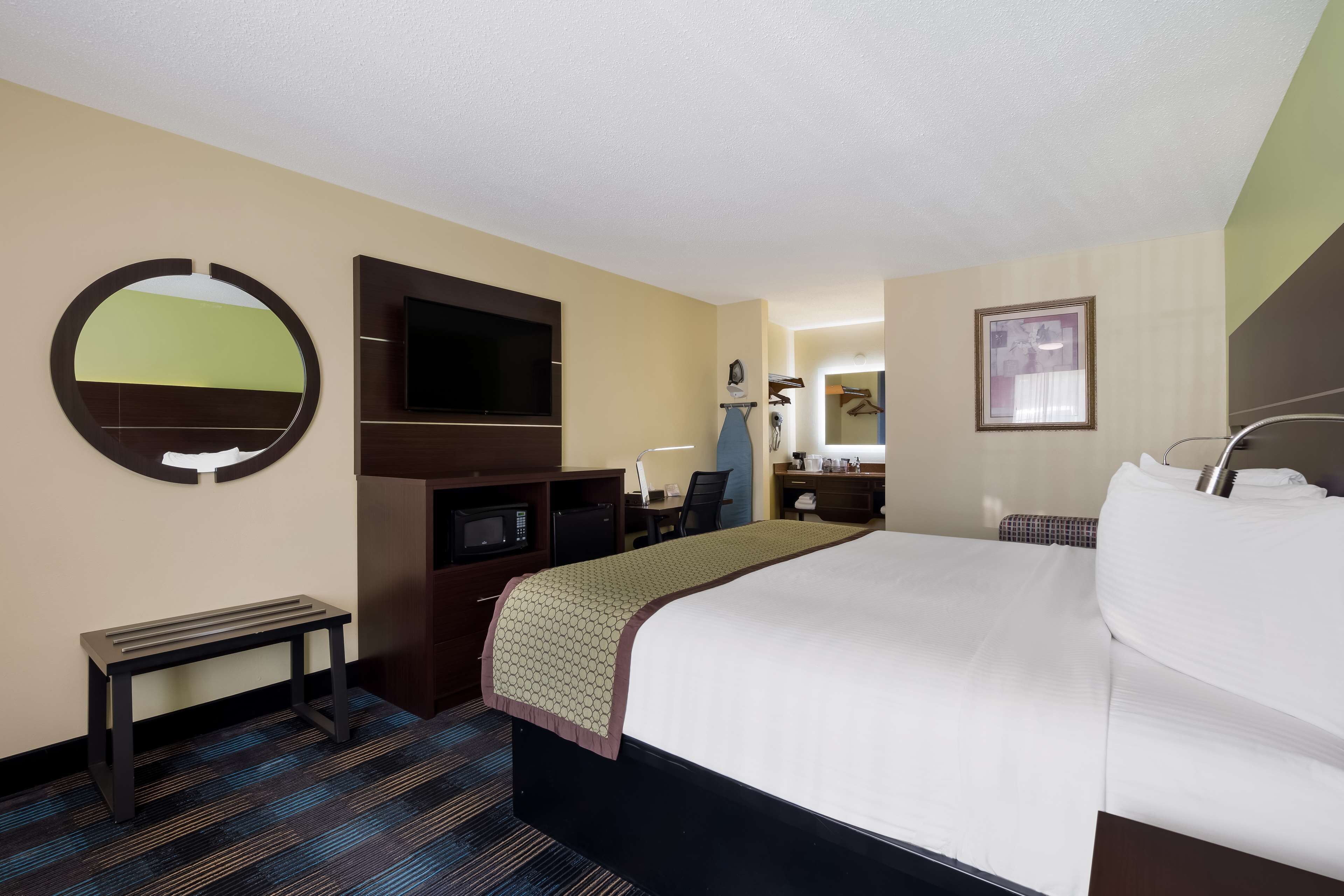 desk, laptop workspace, iron/ironing board, free wifi