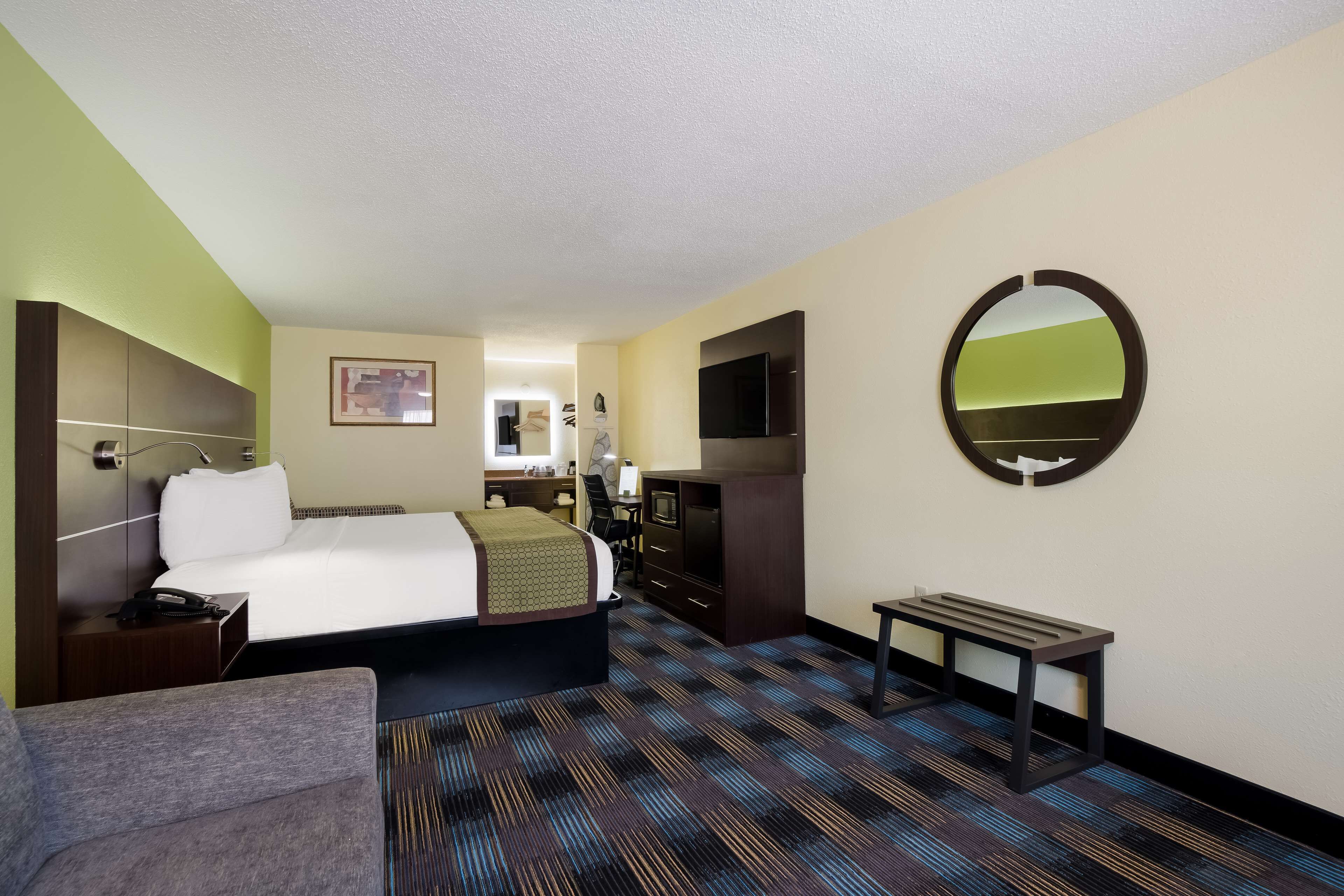 desk, laptop workspace, iron/ironing board, free wifi