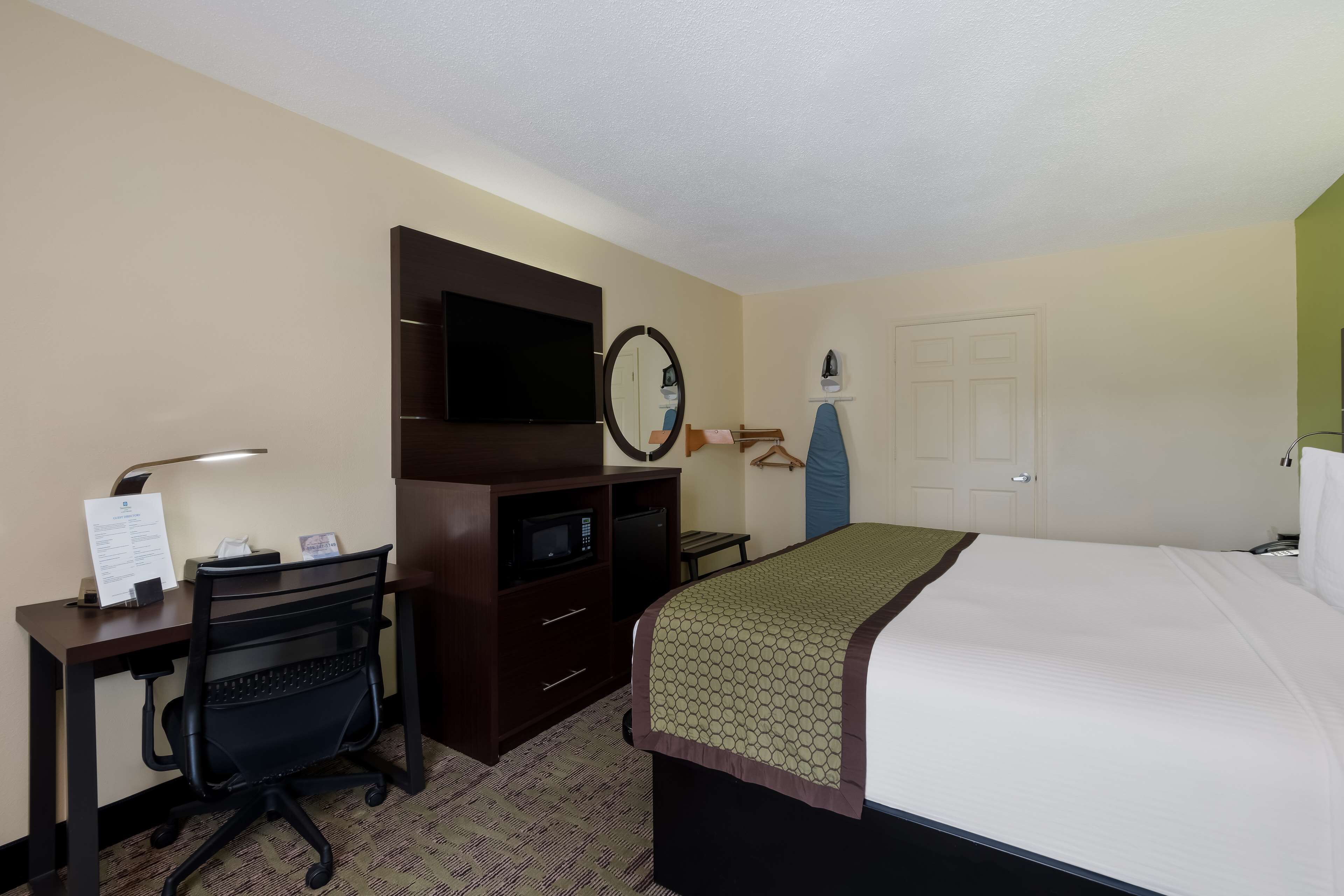 desk, laptop workspace, iron/ironing board, free wifi