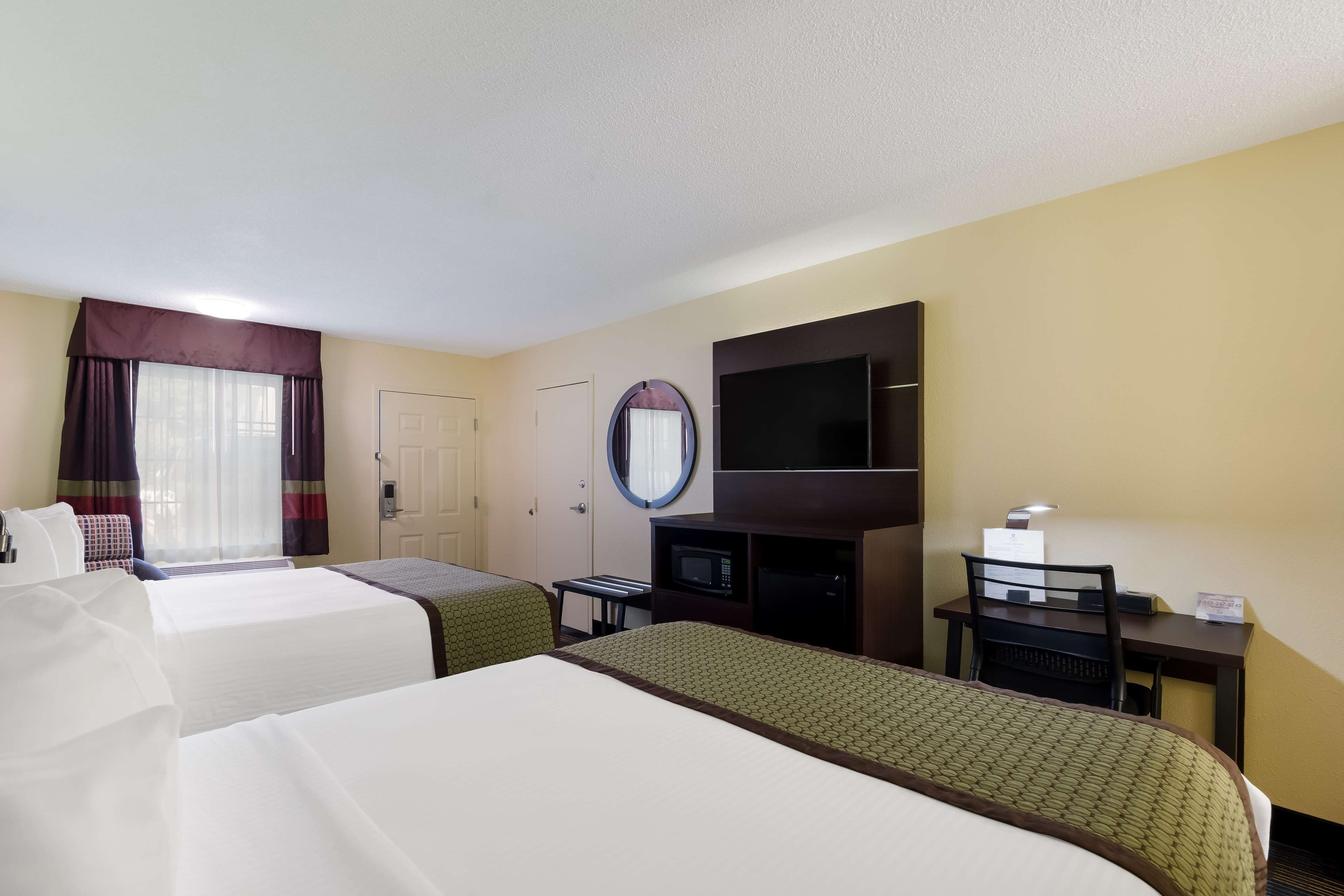 desk, laptop workspace, iron/ironing board, free wifi