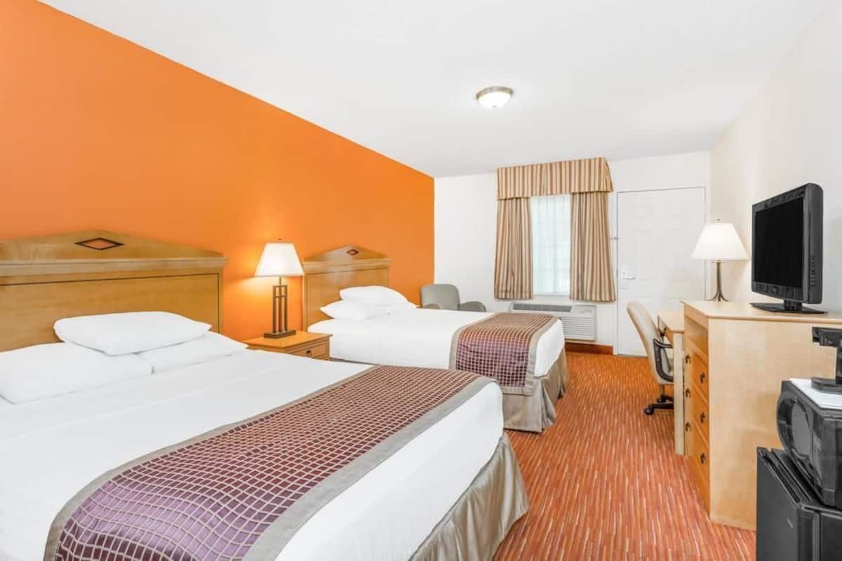 Desk, laptop workspace, iron/ironing board, free WiFi