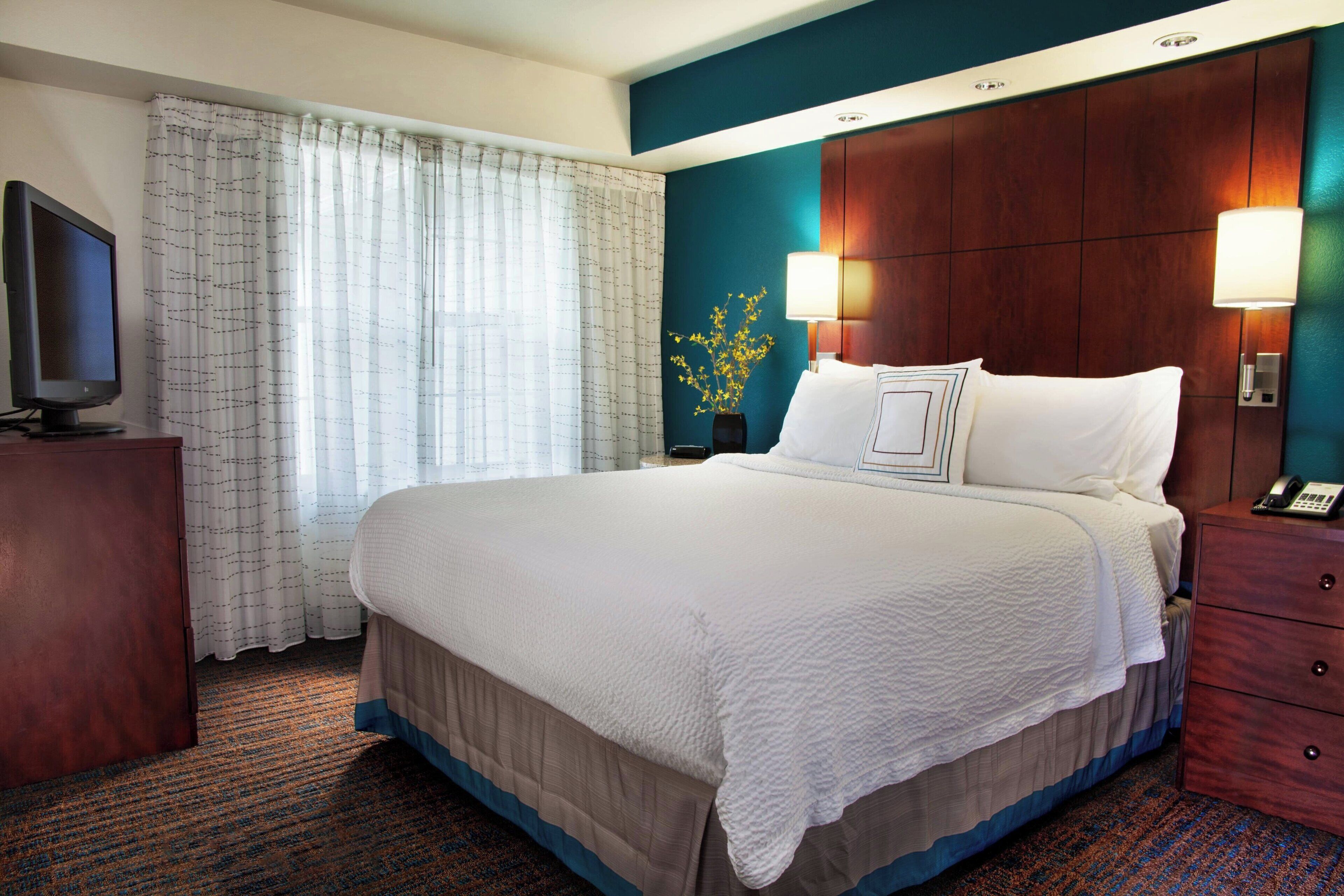 Hypo-allergenic bedding available, in-room safe, desk, laptop workspace