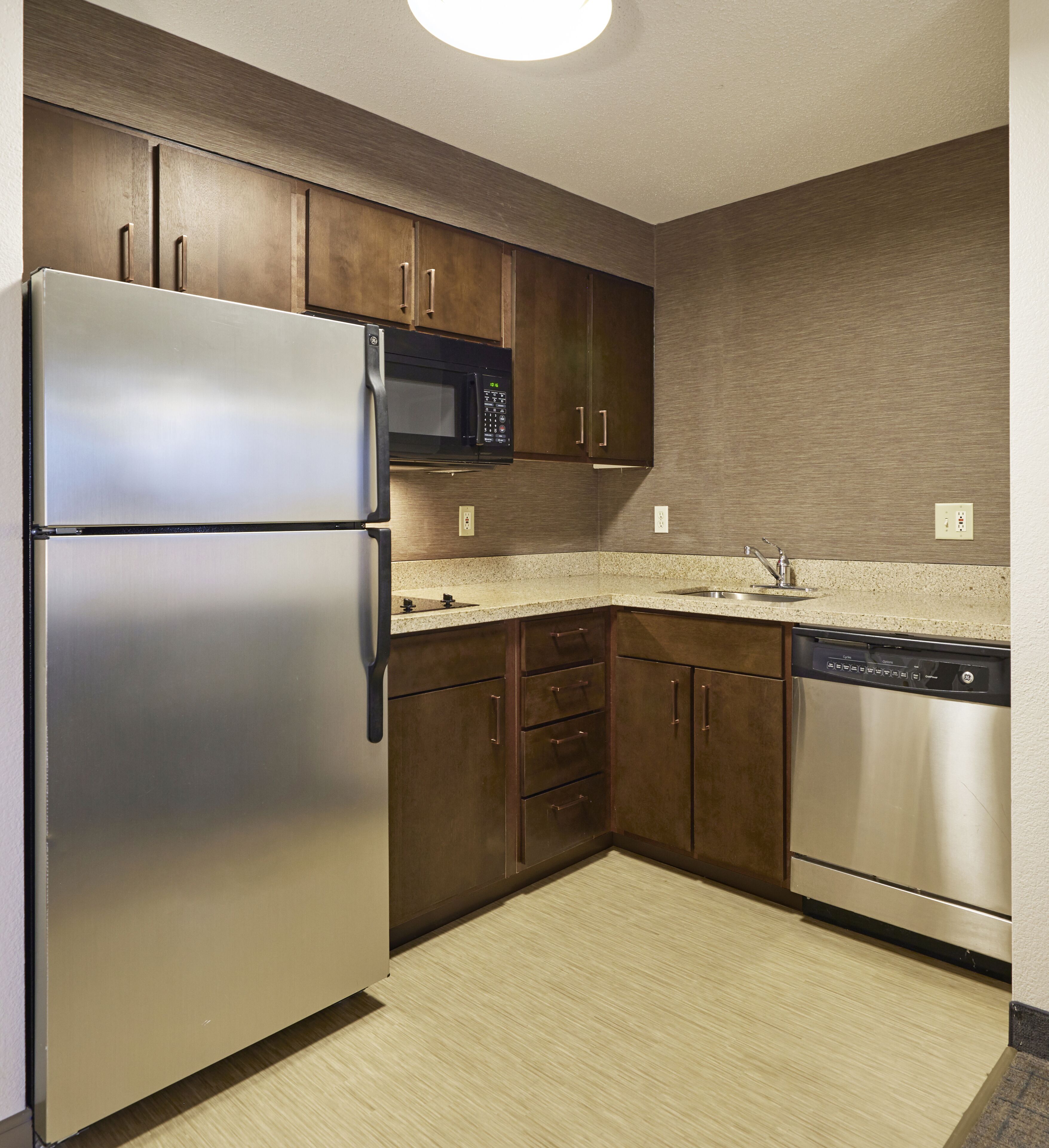 fridge, microwave, stovetop, dishwasher