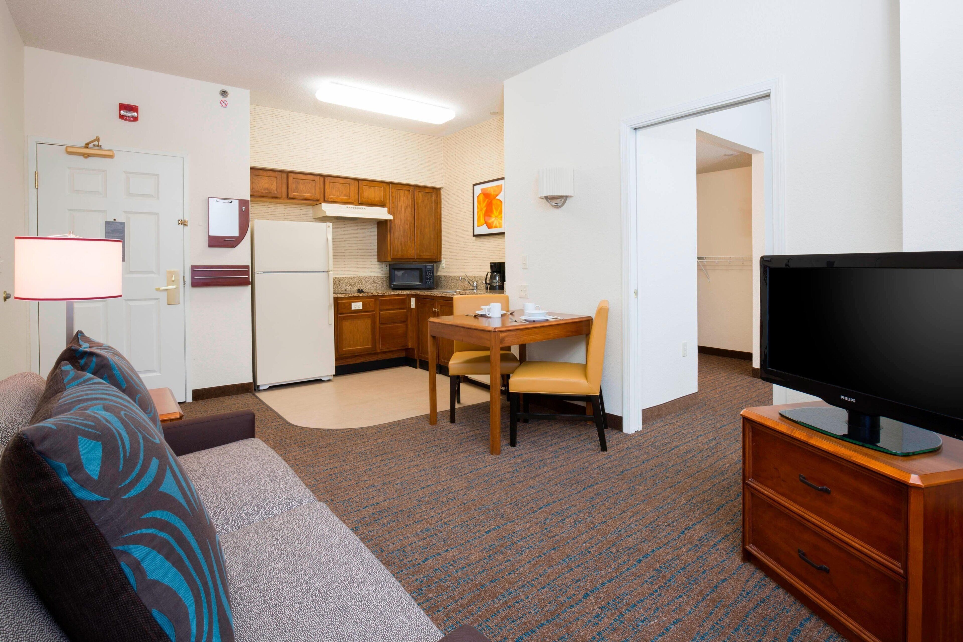 suite, 1 bedroom | premium bedding, desk, iron/ironing board, free cots/infant beds