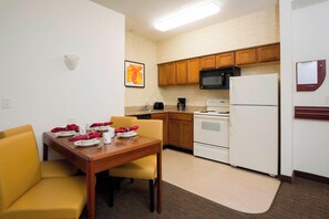 Suite, 2 Bedrooms | Premium bedding, desk, iron/ironing board, free cribs/infant beds