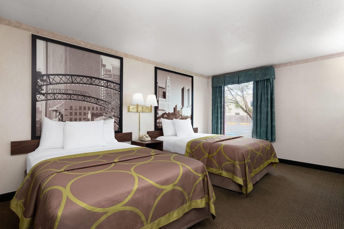 Chambre double, 2 lits doubles, non-fumeur (Mobility Accessible) | Bureau, fer et planche à repasser, lit de bébé (gratuit)