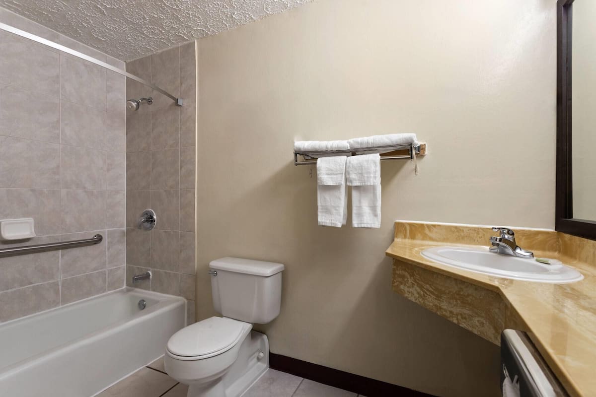Zimmer, 1 King-Bett, Nichtraucher (Mobility Accessible) | Barrierefreies Bad