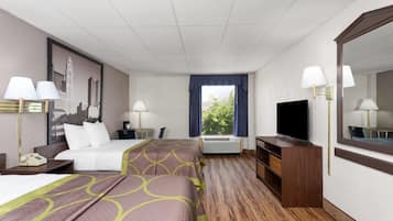 Habitación doble, 2 camas dobles | Escritorio, tabla de planchar con plancha, cunas gratuitas