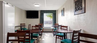 Super 8 by Wyndham Columbus