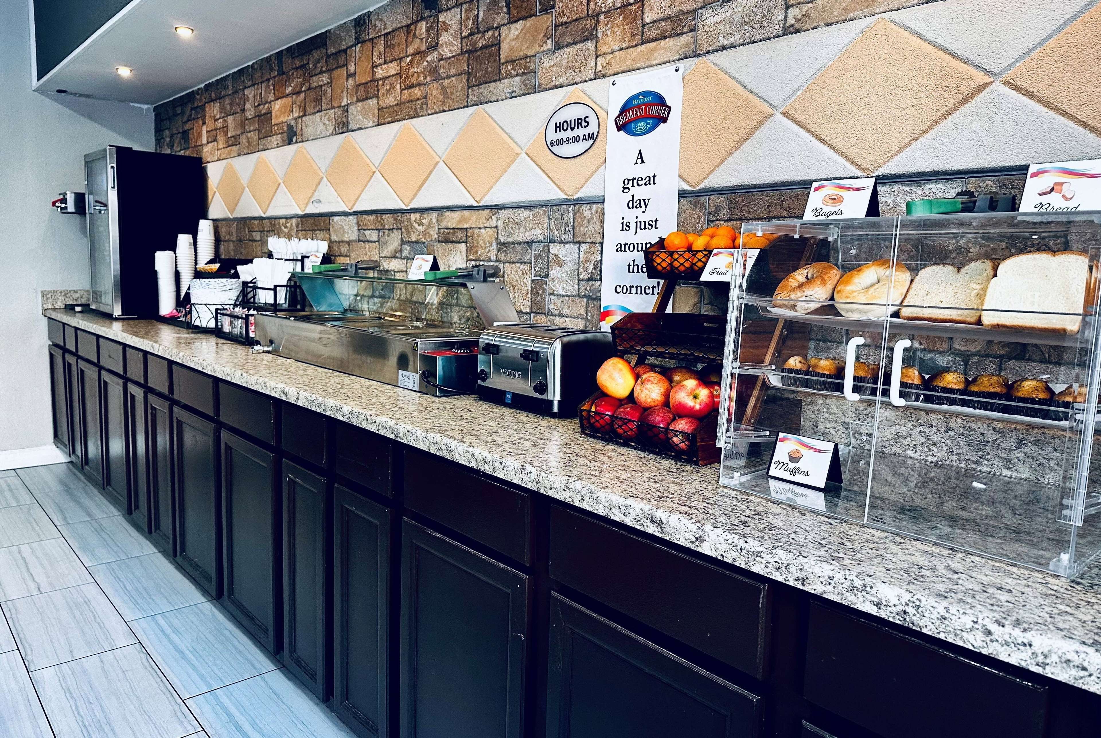 Buffet déjeuner gratuit tous les jours