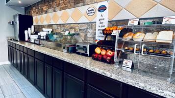 Buffet déjeuner gratuit tous les jours