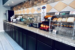 Café da manhã com buffet grátis todos os dias