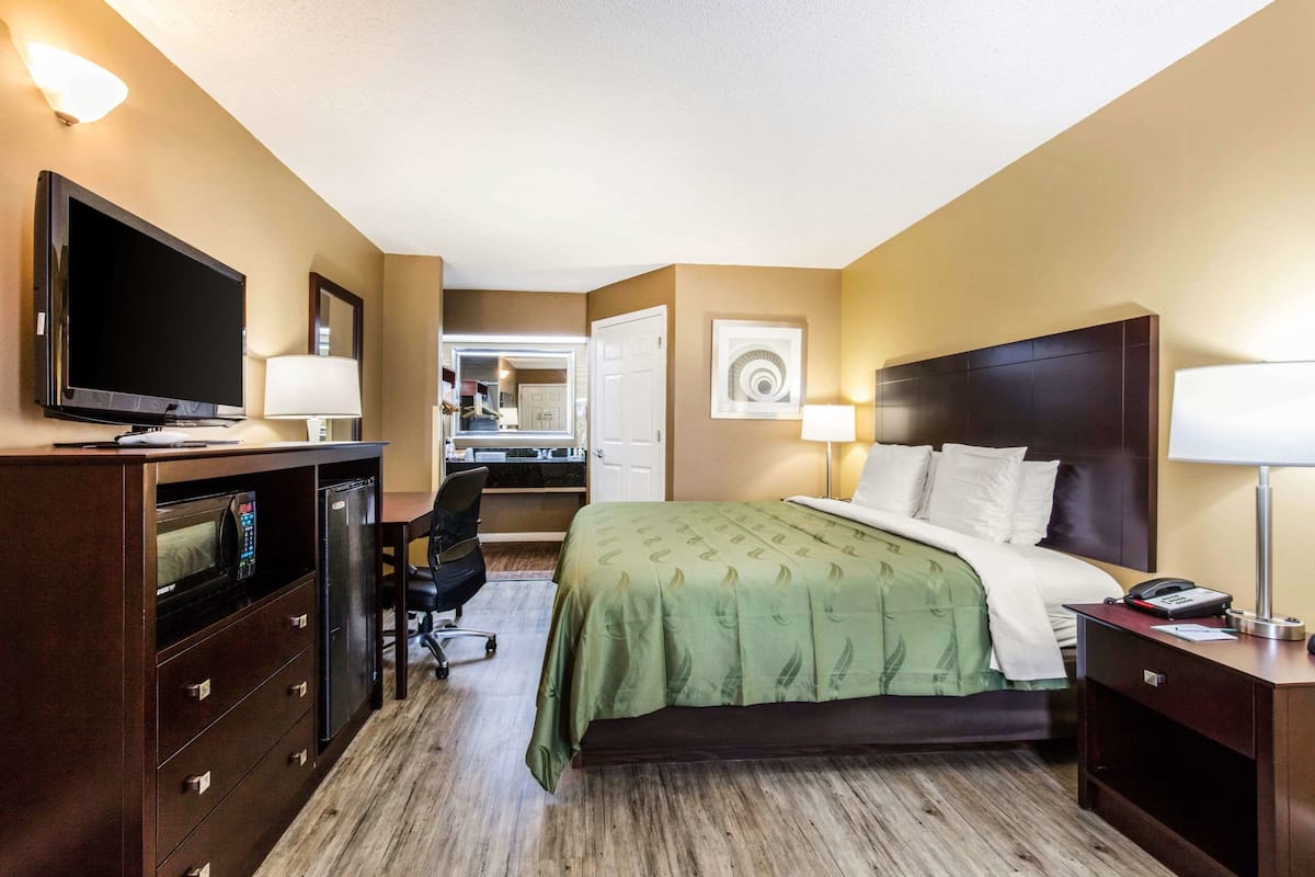 Desk, iron/ironing board, free cribs/infant beds, free WiFi