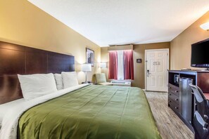 Desk, iron/ironing board, free cribs/infant beds, free WiFi - Quality Inn Bessemer I-20 exit 108 (Bessemer)