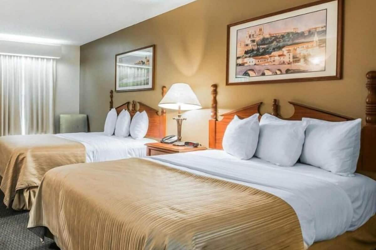 Pillow-top beds, desk, soundproofing, iron/ironing board