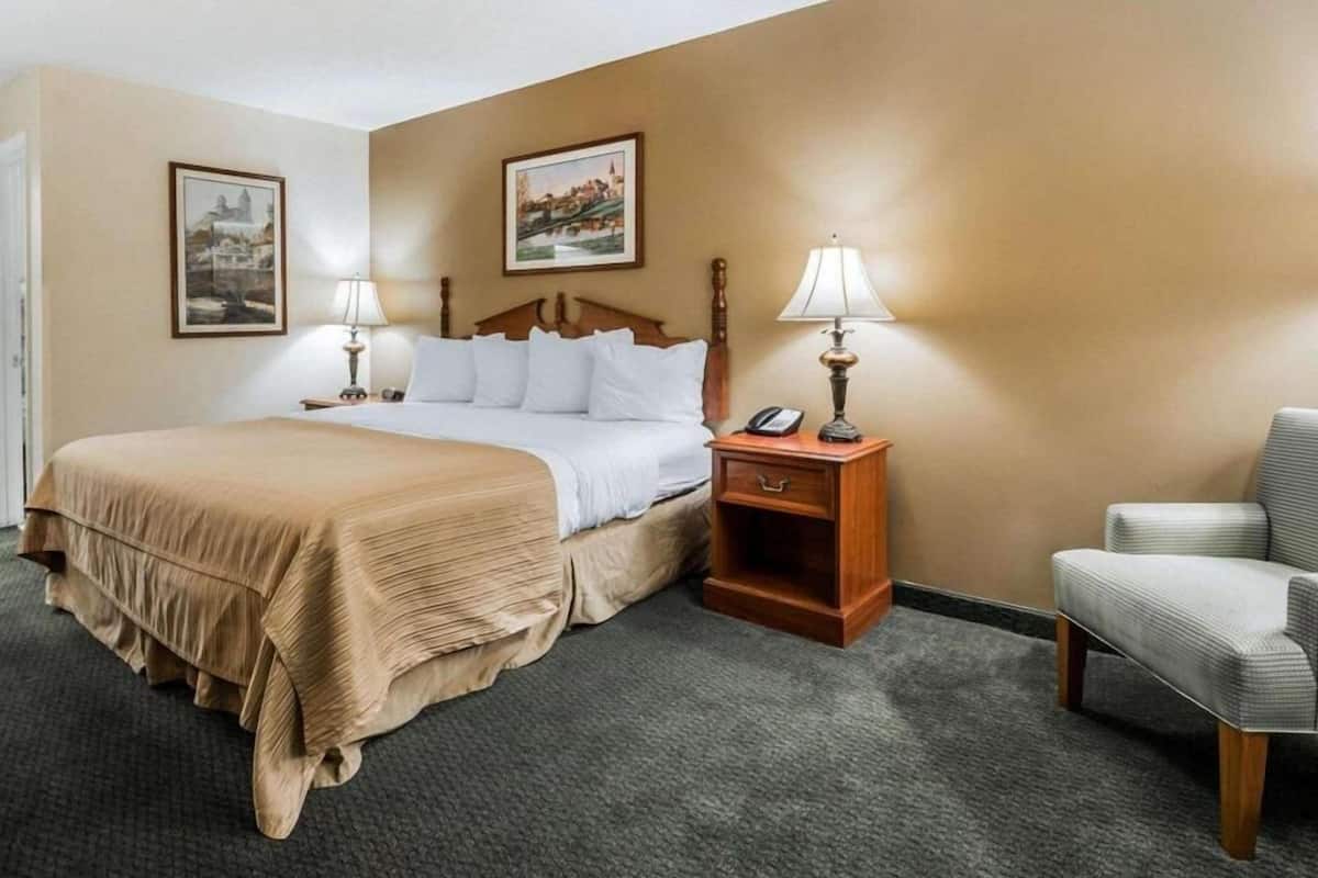 Pillow-top beds, desk, soundproofing, iron/ironing board