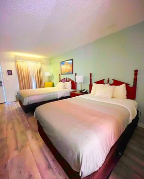 Pillowtop beds, desk, soundproofing, iron/ironing board - Quality Inn Bainbridge (Bainbridge)