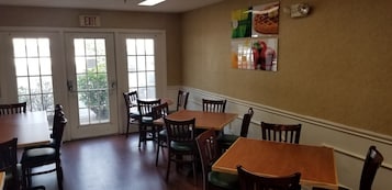 Free daily continental breakfast 