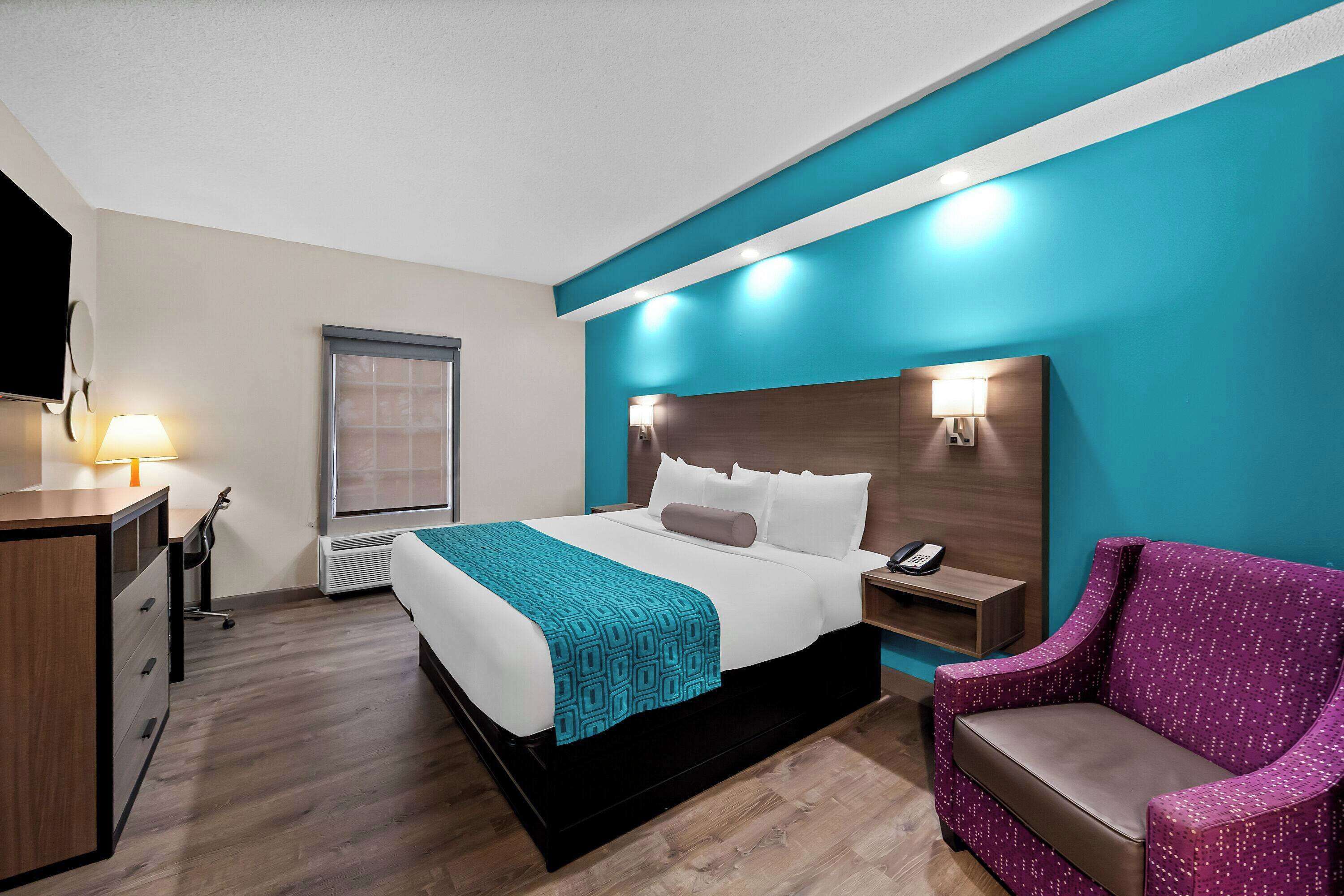 客房, 1 张特大床, 无烟房 | 加厚床垫、办公桌、熨斗/熨衣板、免费 WiFi