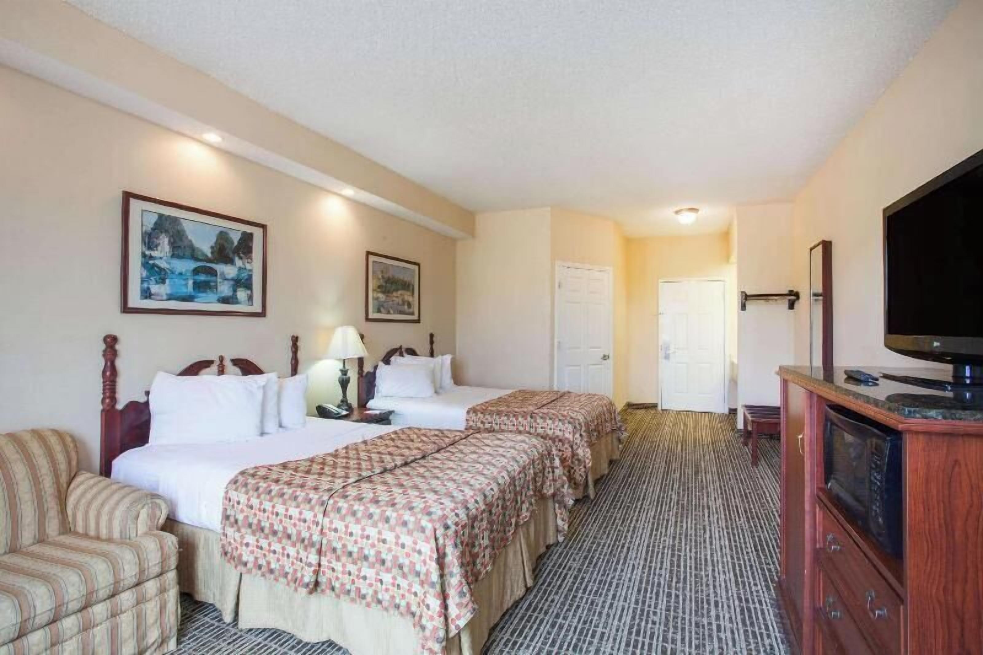 Pillowtop beds, desk, iron/ironing board, free WiFi
