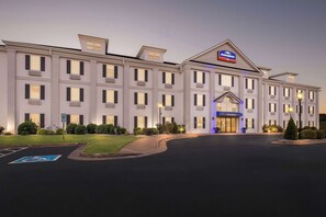 Exterior - Howard Johnson by Wyndham Jackson (Jackson)