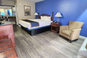 Pillow-top beds, desk, blackout curtains, iron/ironing board - Baymont by Wyndham Eufaula (Eufaula)