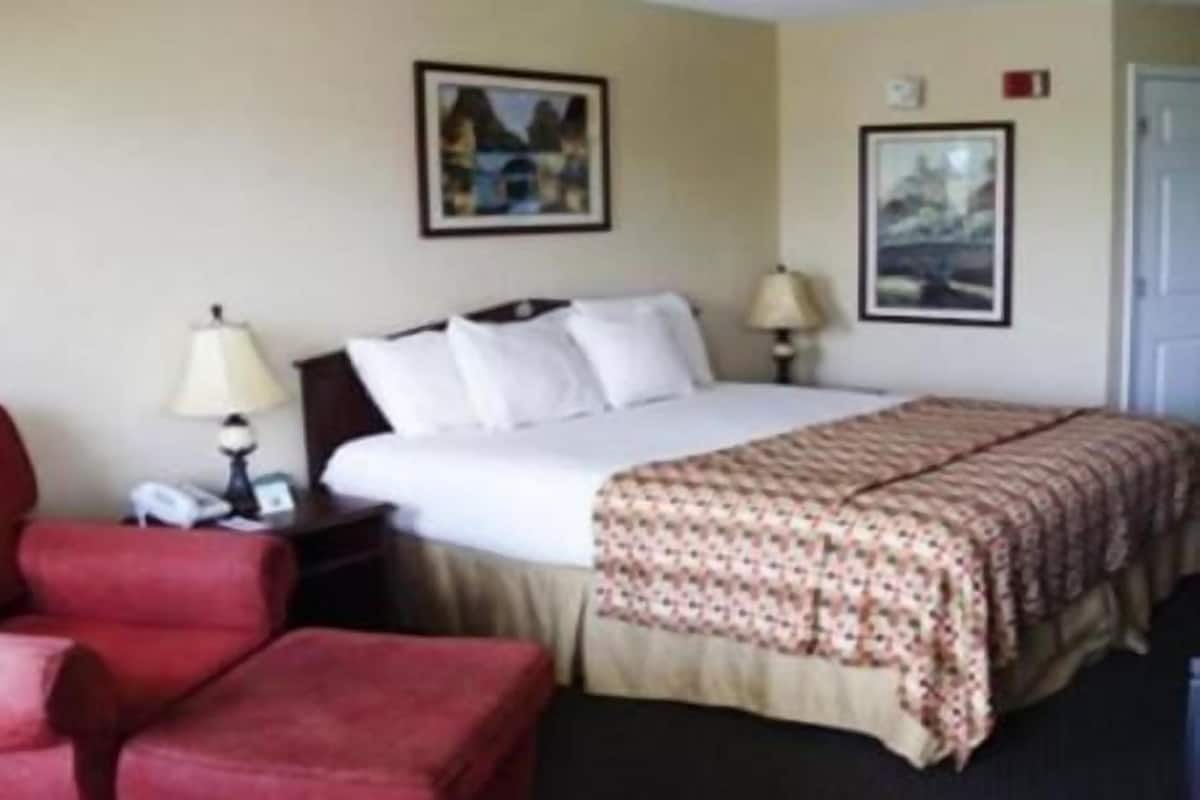 Premium bedding, pillowtop beds, desk, laptop workspace