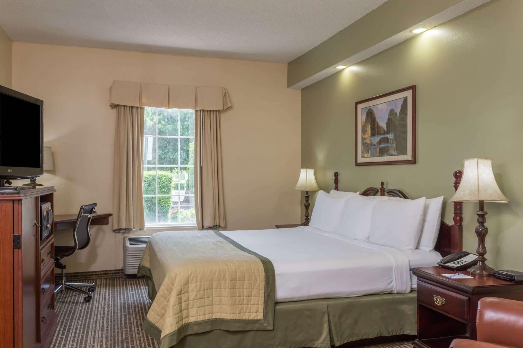 Desk, iron/ironing board, free WiFi, bed sheets