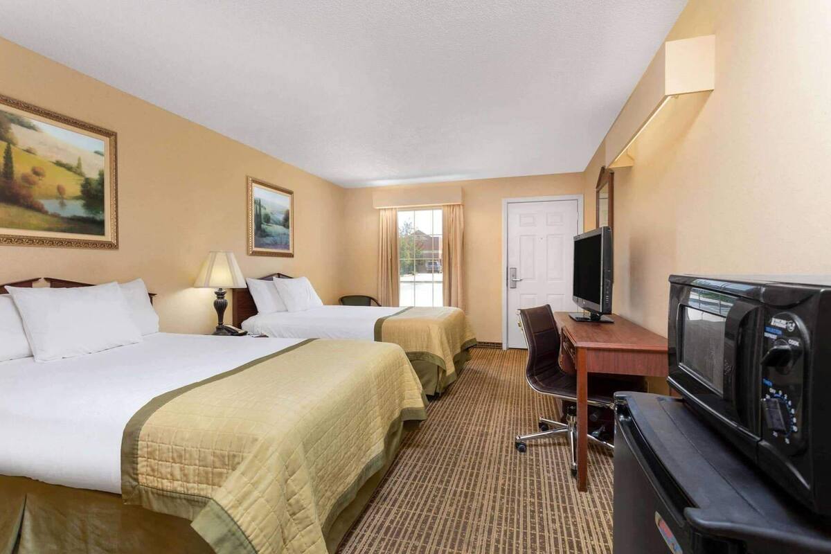 Desk, blackout drapes, iron/ironing board, free WiFi