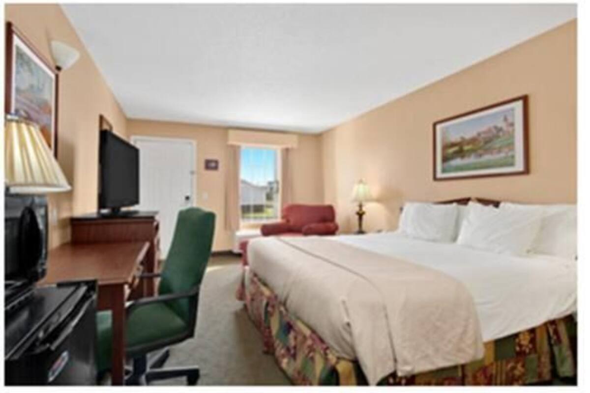 Desk, blackout drapes, iron/ironing board, free WiFi