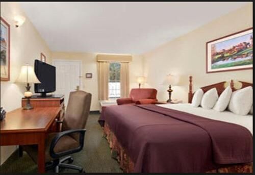 Desk, blackout drapes, iron/ironing board, free WiFi