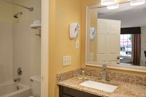 Combined shower/tub, hair dryer, towels