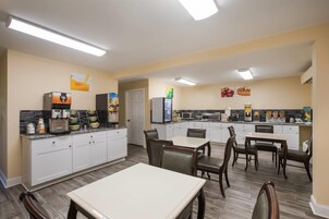 包含每日自助早餐