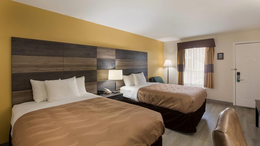 Quality Inn & Suites Greensboro near Lake Oconee