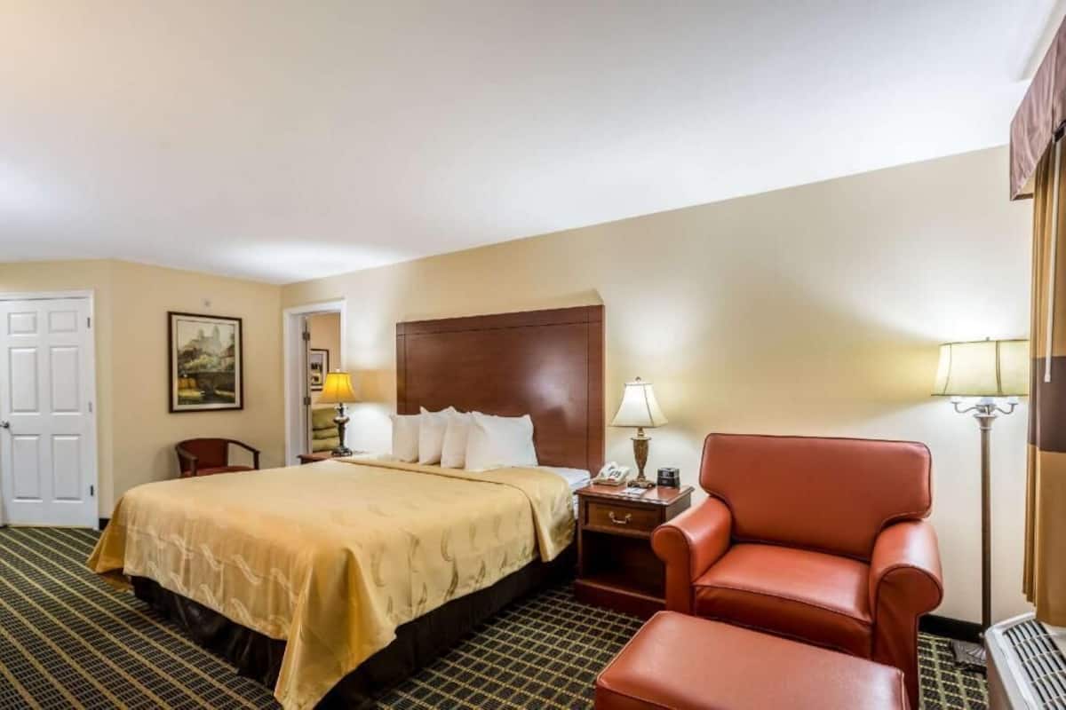 Desk, iron/ironing board, free WiFi, bed sheets