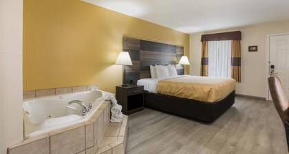 Quality Inn & Suites Greensboro near Lake Oconee