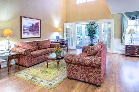 Lobby. Baymont by Wyndham Dunn