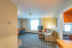 Suite, 1 Bedroom | Living room