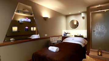 Sauna, steam room, Turkish bath/hammam, body treatments, aromatherapy