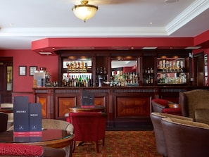 Bar (on property) - Macdonald Crutherland House and Spa (Glasgow)