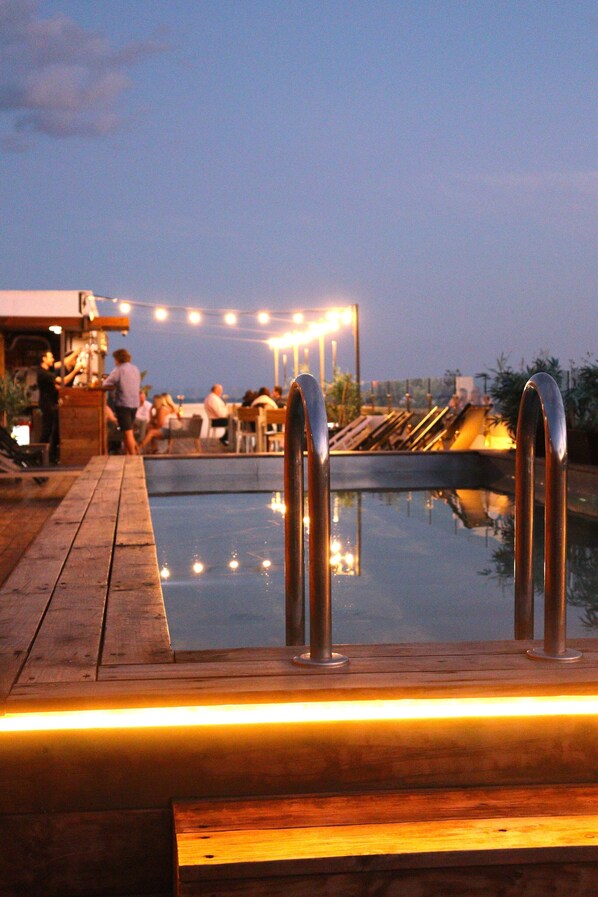 Outdoor pool, pool loungers