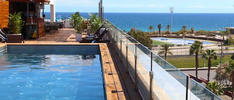 Outdoor pool, sun loungers