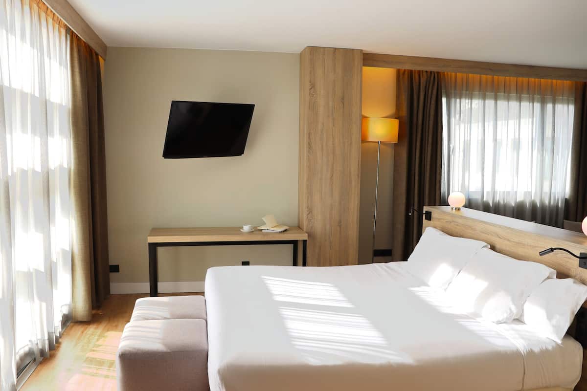 1 bedroom, in-room safe, desk, laptop workspace
