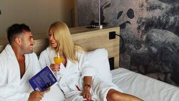 Caja de seguridad en la habitación y escritorio