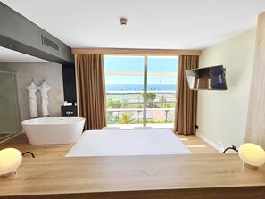 In-room safe, desk, laptop workspace, blackout drapes - Eurohotel Diagonal Port (Barcelona)