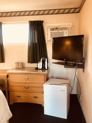 Standard Room, 1 Queen Bed | Interior detail