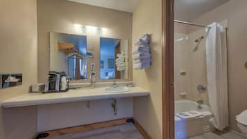 Standard Room, 1 Queen Bed | Bathroom shower
