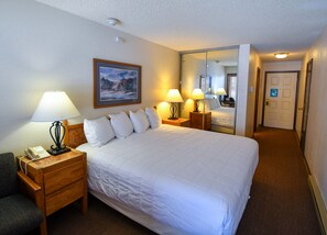 Habitación estándar (No Air Conditioning) | Decoración personalizada y muebles diferentes 